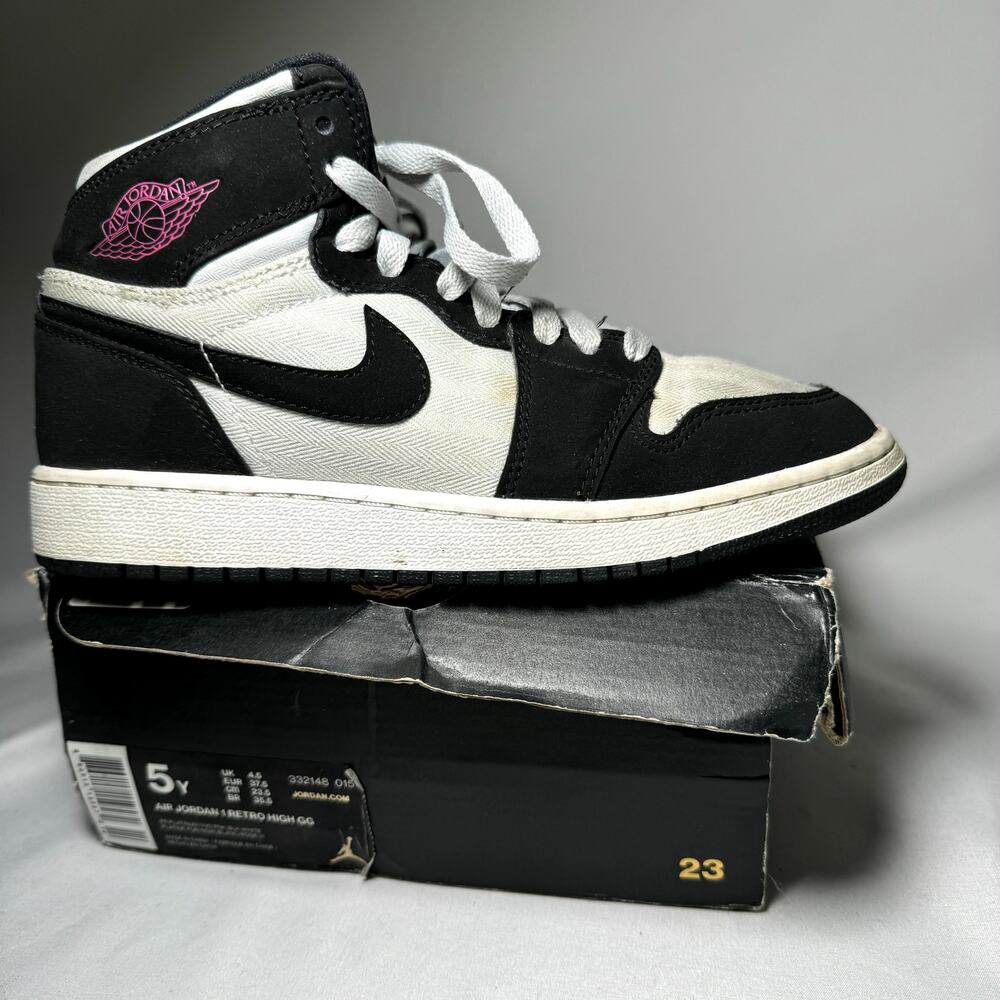 A0600 - Size 5 - Nike Air Jordan 1 Retro High GS Pure Platinum Black Pink Shoes